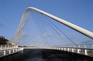 pedestrian walkway by Santiago Calatrava 